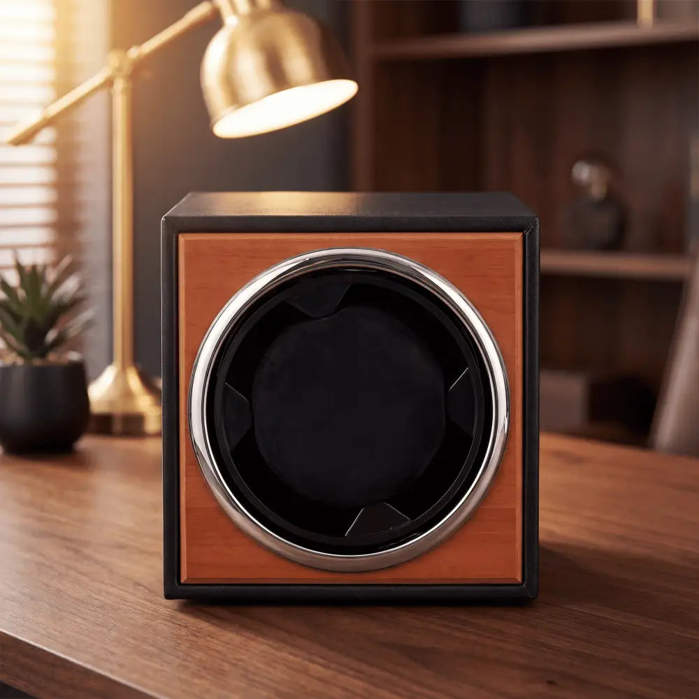 Remontoir cube en bois naturel pour montre automatique - vue de face