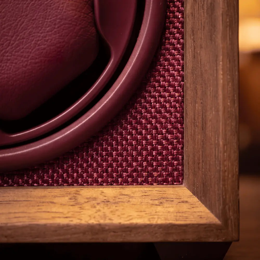 Remontoir cube pour montre automatique coloris bordeaux - vue de trois quarts